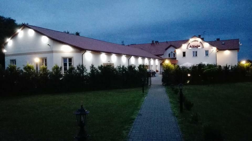 Centrum Turystyki Wiejskiej Alicja Ksiezpol ภายนอก รูปภาพ